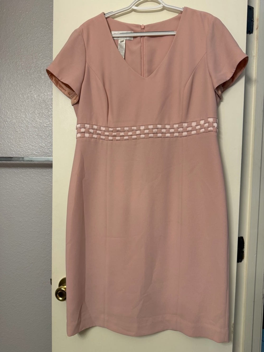 Jones New York Dusty Rose V-Neck Midi Dress with Woven Waistband